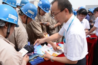 中建鋼構(gòu)華東大區(qū)江蘇廠舉行安全生產(chǎn)咨詢?nèi)栈顒?dòng)，筑牢一線安全防線